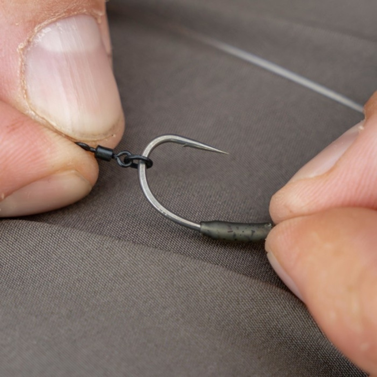 Микро вирбел с халкаa AVID CARP Outline Micro Ringed Hookbait Swivel